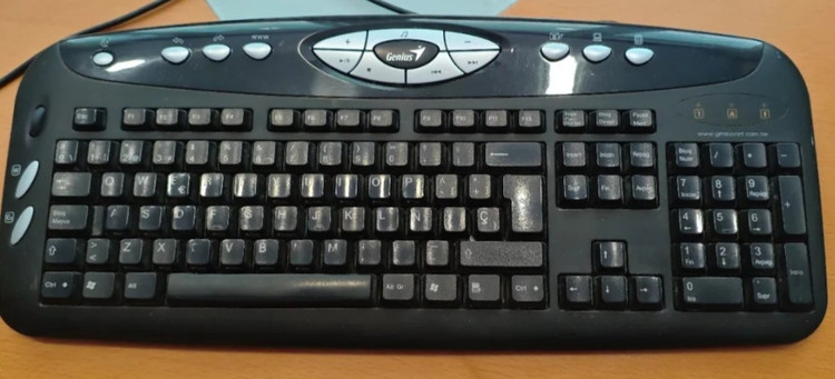 خرید کیبورد سیمی جنیوس مدل K640 PS/2 مشکی استوک
