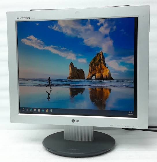 مانیتور ال جی مدل L1730S سایز 17 اینچ با کیفیت تصویر مطلوب و طراحی حرفهای استوک