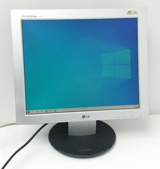 مانیتور ال جی مدل L1730S سایز 17 اینچ با کیفیت تصویر مطلوب و طراحی حرفه‌ای استوک