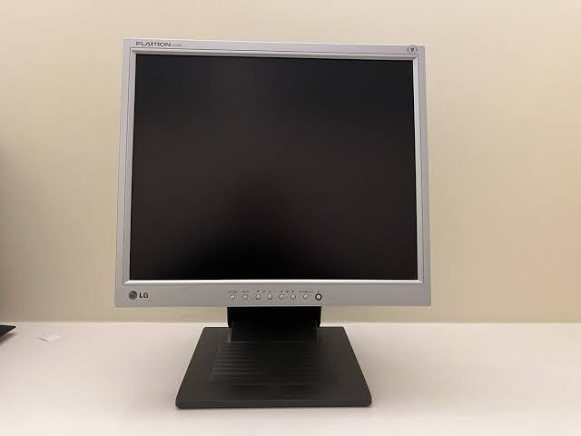 مانیتور ال جی مدل L1710S سایز 17 اینچ با کیفیت تصویر مناسب و دوام بالا استوک