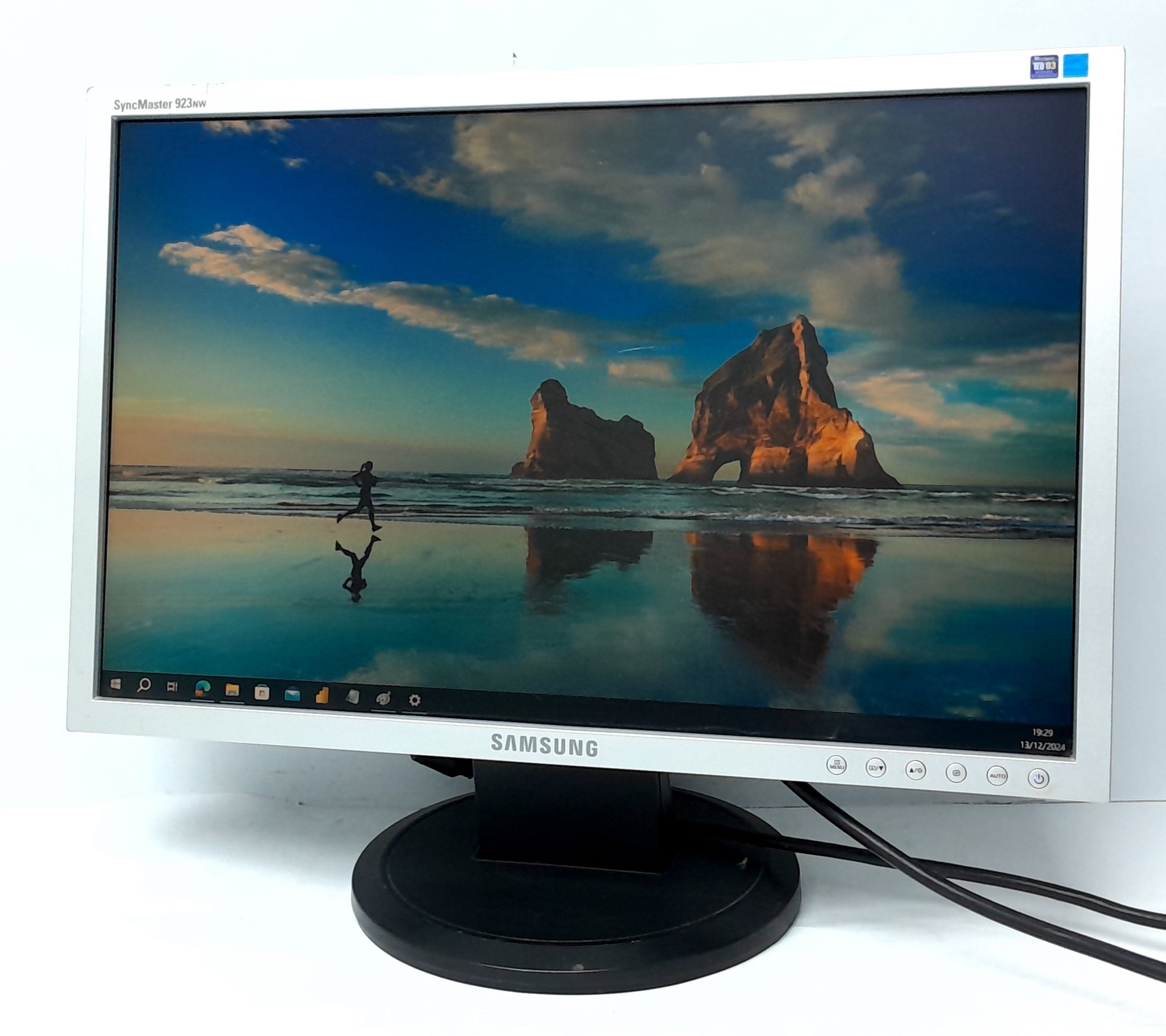 مانیتور سامسونگ مدل SyncMaster 923NW سایز 19 اینچ با رزولوشن +WXGA و طراحی عریض استوک