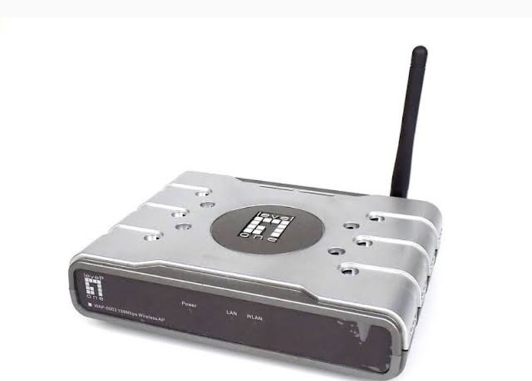 اکسس پوینت LevelOne WAP-003 استوک | Access Point بیسیم 54Mbps مناسب شبکههای خانگی و اداری