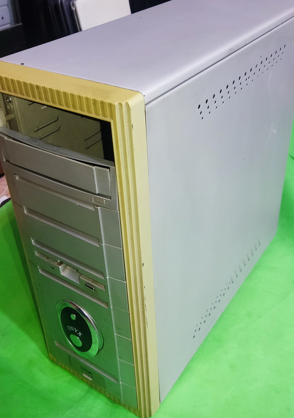 کیس کامپیوتر ONYX نقرهای ATX | ۱۰۰٪ سلامت | آران پی سی