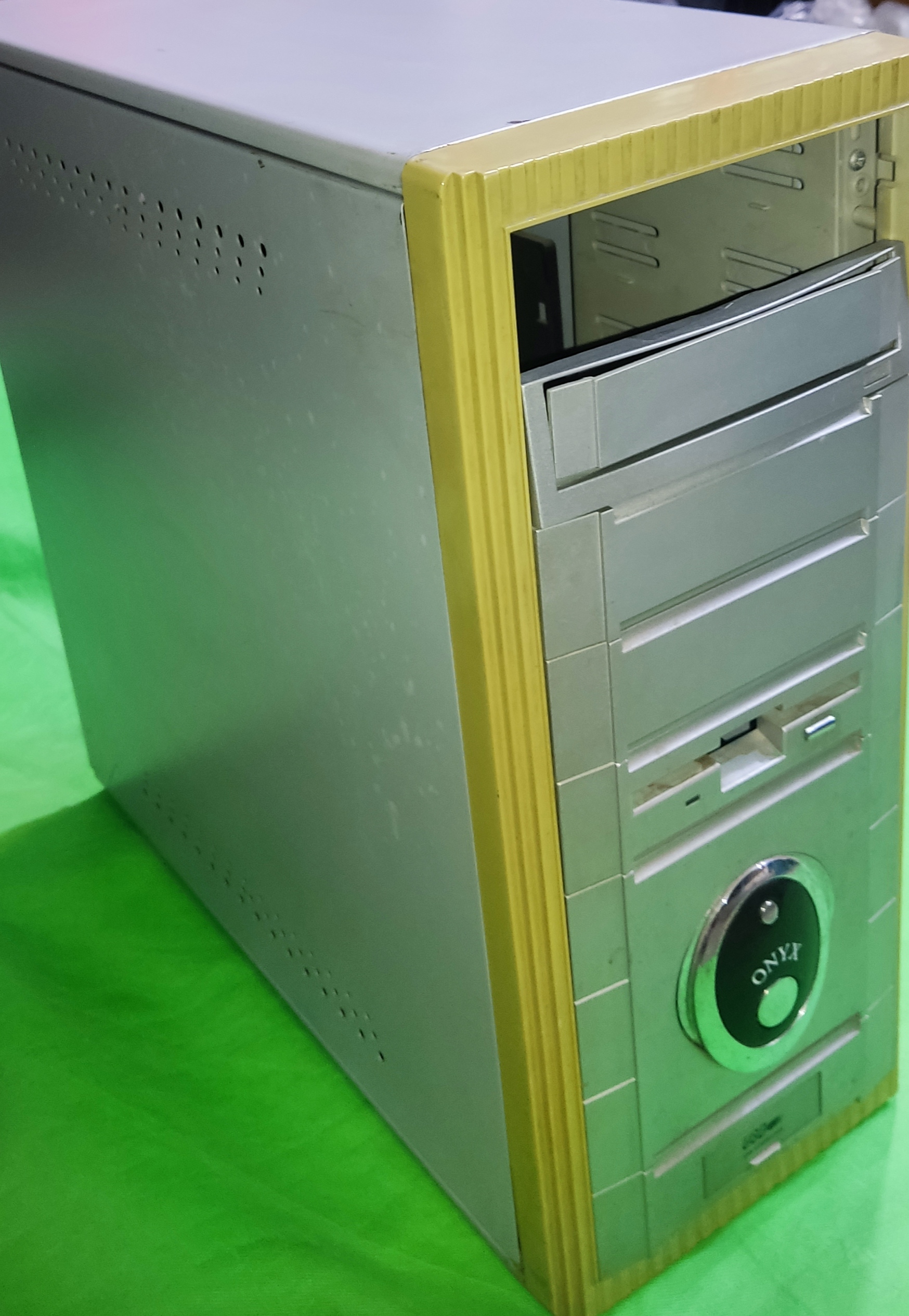 کیس کامپیوتر ONYX نقره‌ای ATX | ۱۰۰٪ سلامت  | آران پی سی