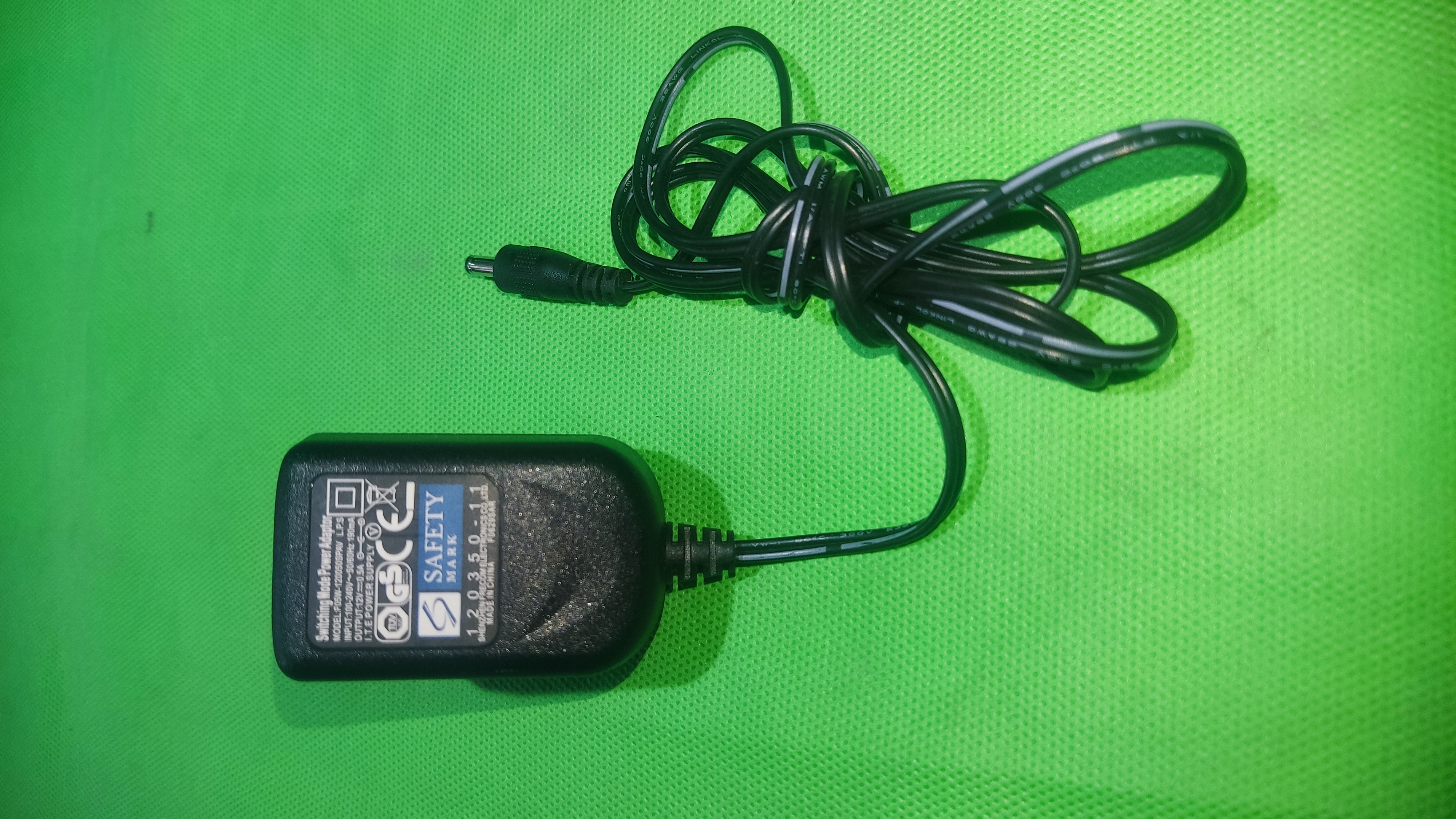 آداپتور استوک مدل PDSW-12-0050SPAV مناسب مودم، روتر، دوربین مداربسته و تجهیزات ۱۲ ولت ۶ وات | فروشگاه آران پی سی